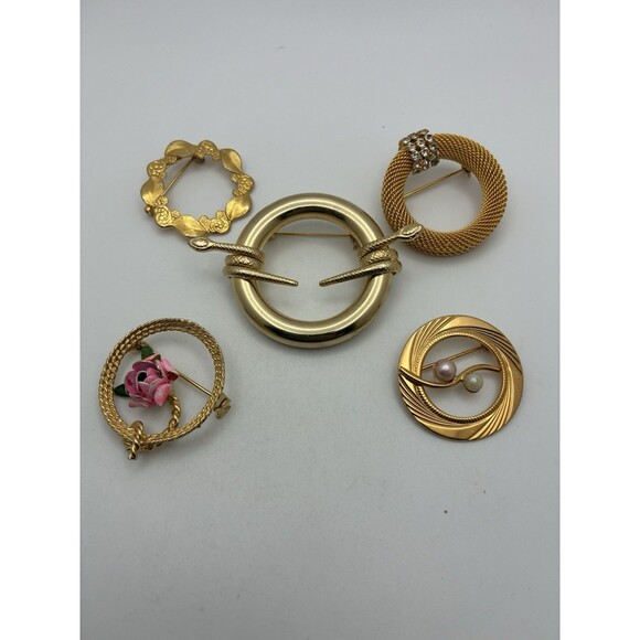 Rylee + Cru Jewelry - 5 Brooch Lot Gold Tone Round Vintage Unsigned Snake Flower Pearl Leaf Wreath